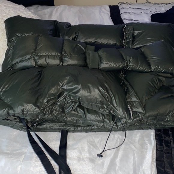 Unravel project oversized down jacket! Great for the winter weather!🔥🔥🔥🔥 - Picture 1 of 9